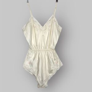 BARBIZON Light Cream Lace Trimmed Teddy w Floral Embroidery  Small